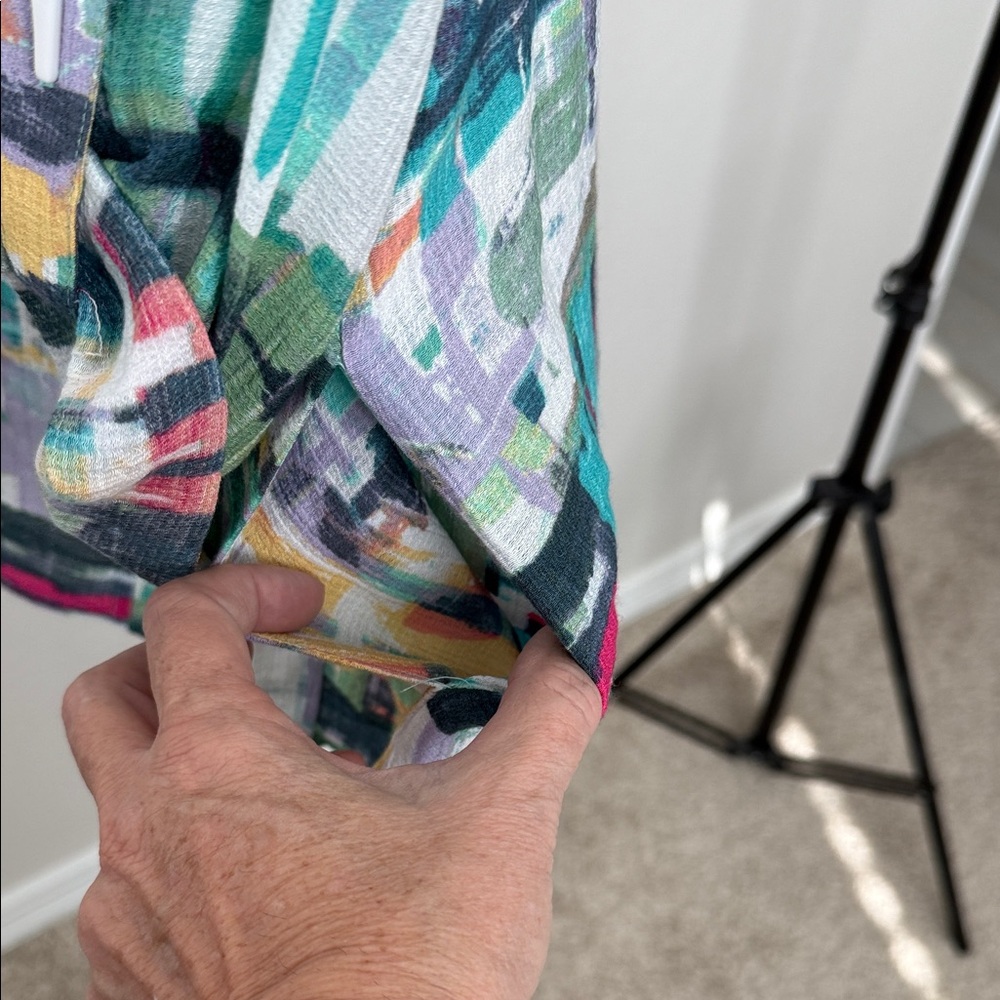 Ali Miles Colorful Abstract Print Blouse with fold sleeve & side slit pockets L - Picture 5 of 8